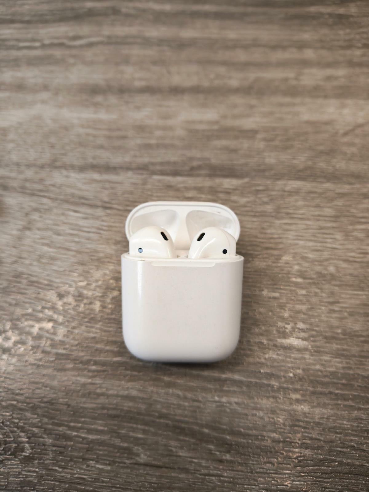 APPLE AIRPODS (1ST GEN) WHITE N/A 2.1 Channel Earbud (In Ear)