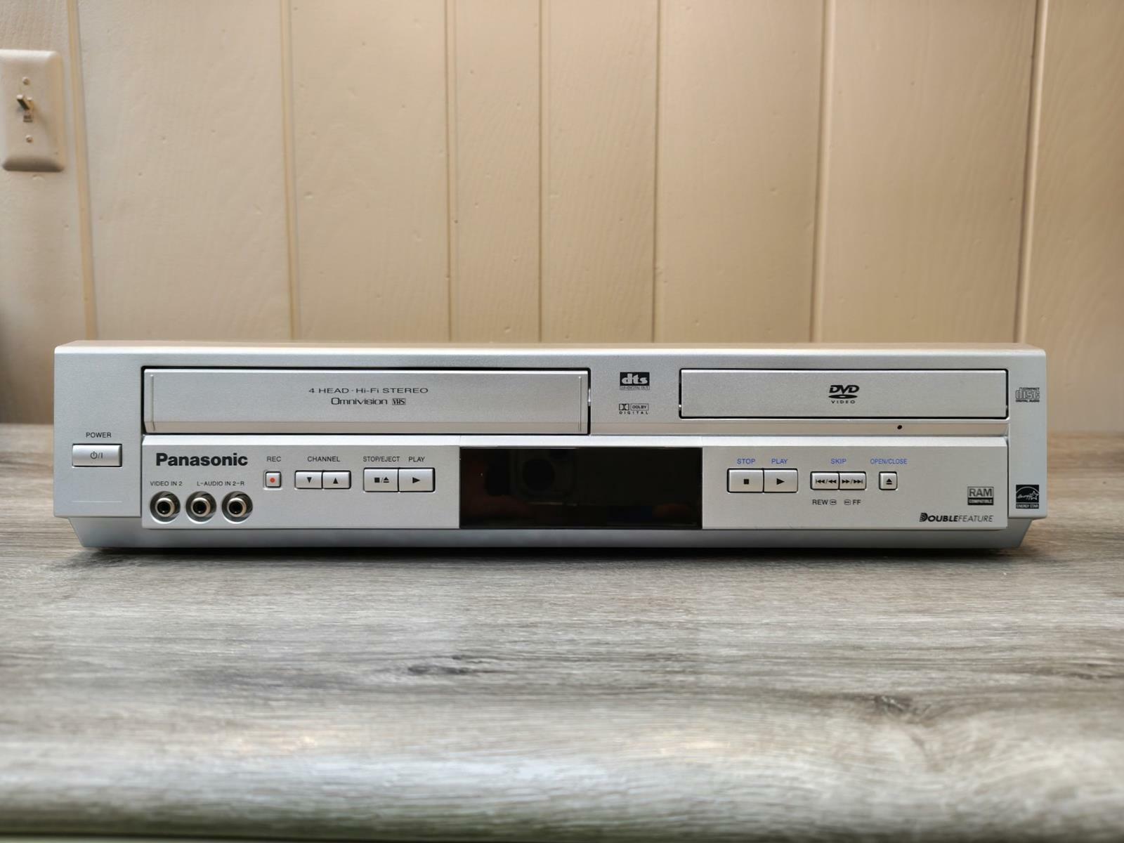 PANASONIC PV D4744S COMBO PLAYER