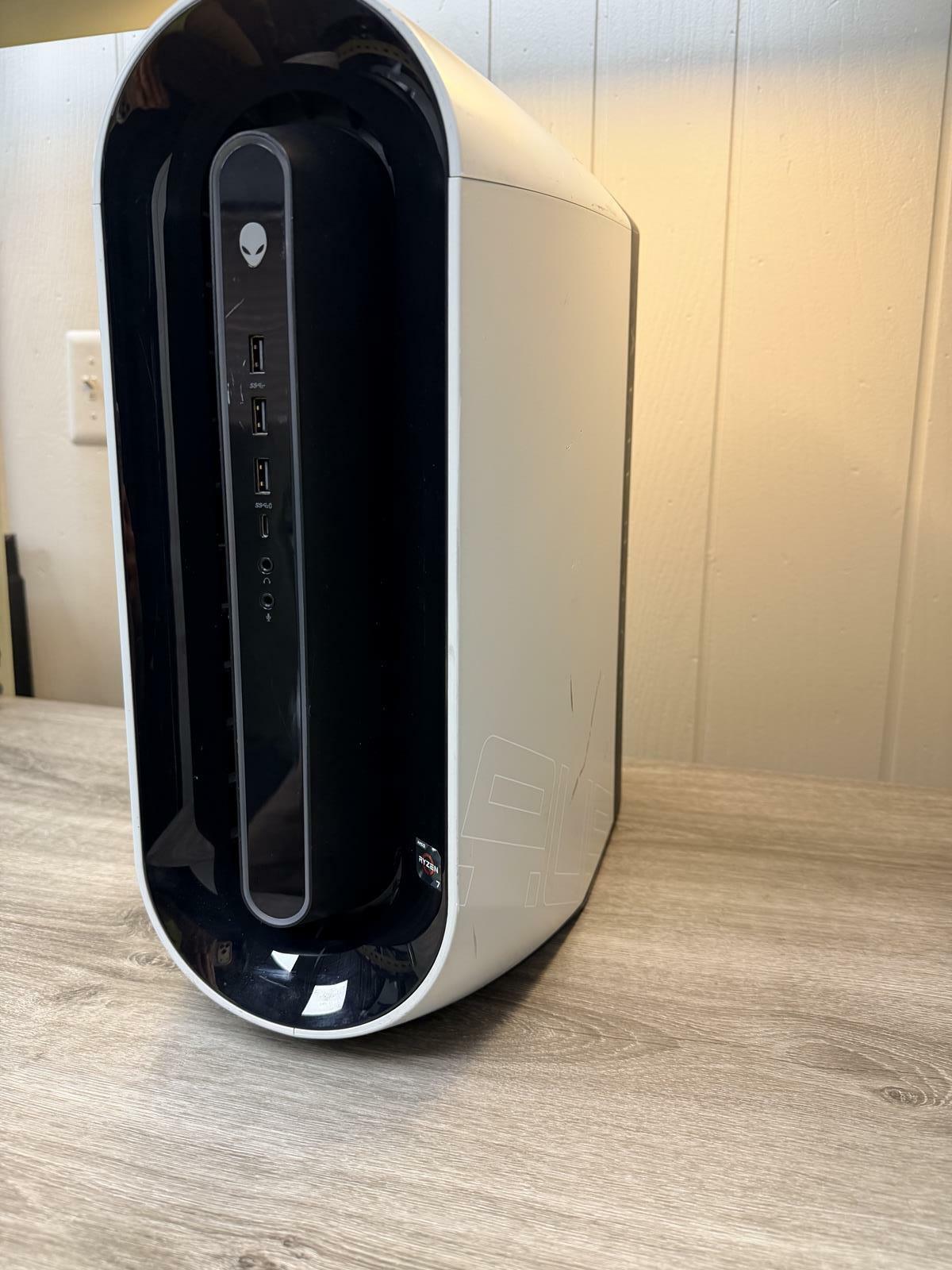 ALIENWARE AURORA RYZEN EDITION AMD RYZEN 7 3700X 2.20GHz 16GB RAM NO HDD NO OS