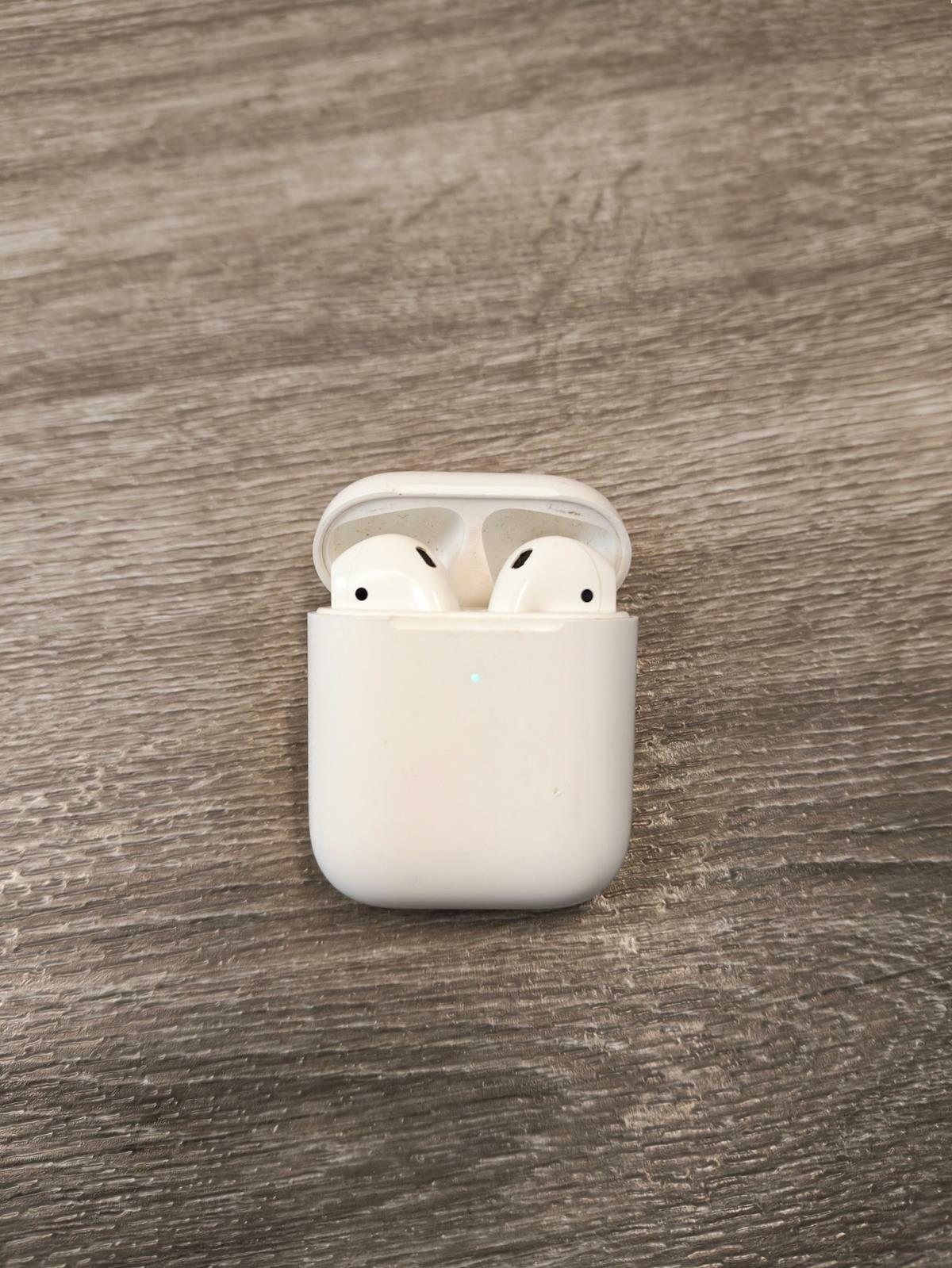 APPLE AIRPODS 2ND GEN WHITE A2031 2.0 Channel Earbud (In Ear)