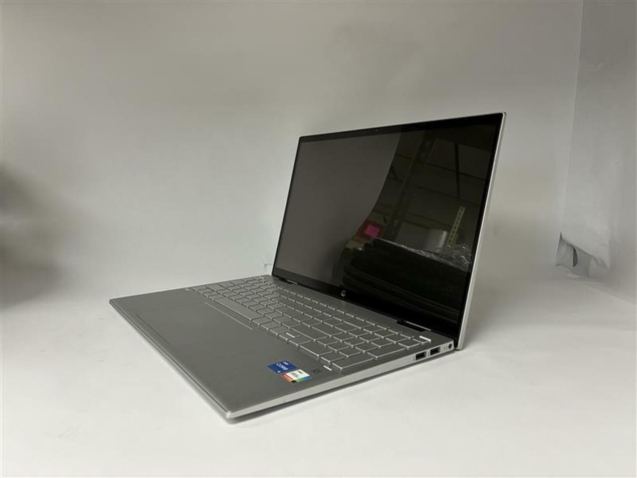 HP 15.5 in Pavilion x360 15-er1xxx Intel(R) Core(TM) i5-1235U 256 GB 8 GB NO OS